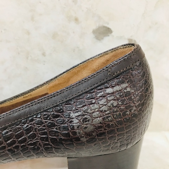 SALVATORE FERRAGAMO {8A2} Brown Embossed Leather Pumps - Picture 5 of 15